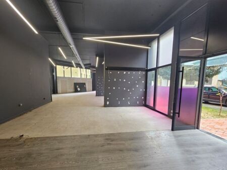  In Affitto – Unità Commerciale 205 m² nel Cuore di Tirana