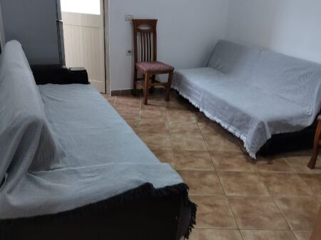  Jepet me qira apartament 1+1