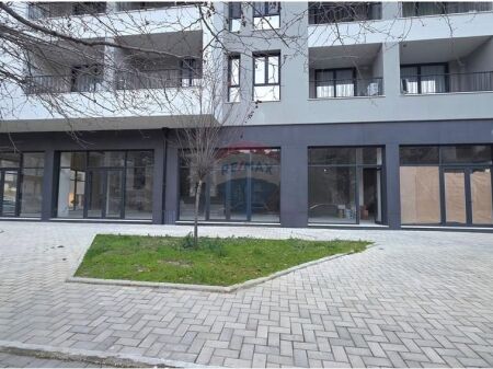  Locale Commerciale Premium in Affitto – Lungomare, Vlorë