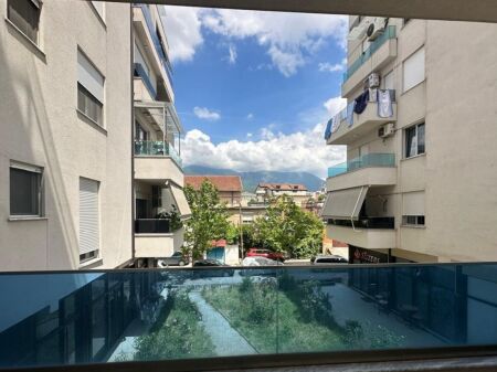 Appartamento 2+1+2 in vendita – Xhamllik, Tirana | Spazio Ampio