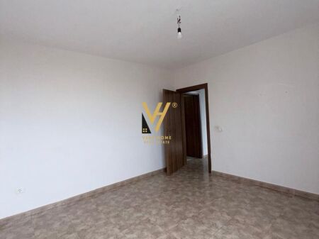 LOCALE COMMERCIALE DI 78 M2 IN AFFITTO PRESSO L'EX ESPOSIZIONE 50.000 LEKE