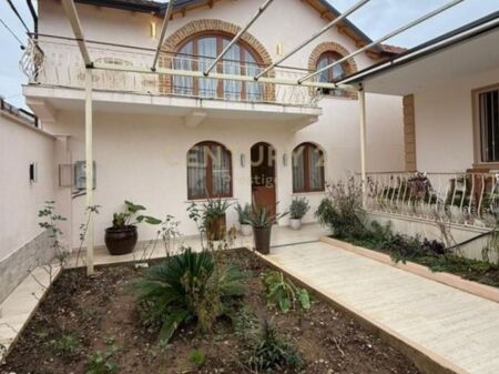  For Rent – Comfortable 2+1 Villa in Xhamllik, Tirana