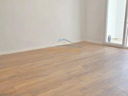 In vendita, Appartamento 1+1+Deposito, Via Kongresi i Lushnjes, Tirana.