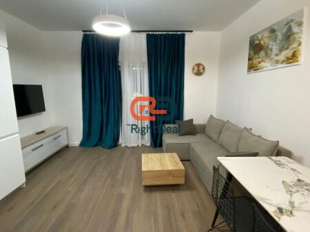At the Paris Commune, Apartment 1+1+Veranda Totally Invested for Sale!