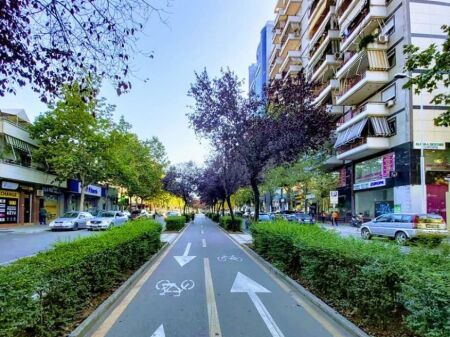 AMBIENTE PER UFFICI IN AFFITTO, VIA KAVAJES