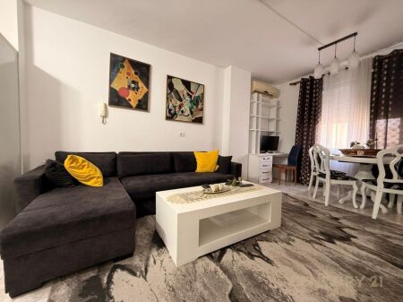 Apartment 1+1 For Rent at Komuna e Parisit
