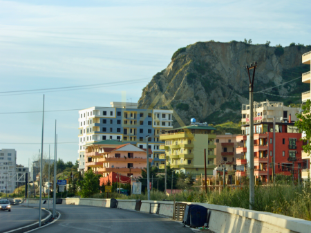 APPARTAMENTO IN VENDITA – ROCCIA DI KAVAJË