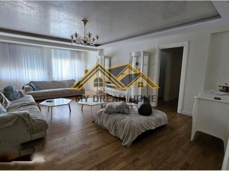 SHESIM SUPER APARTAMENT TE MALI I ROBIT, VIJË E PARË !