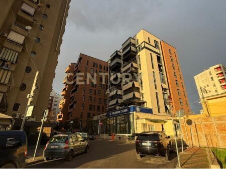 Apartament 3+1+2 per shitje tek Rruga e Kosovarve