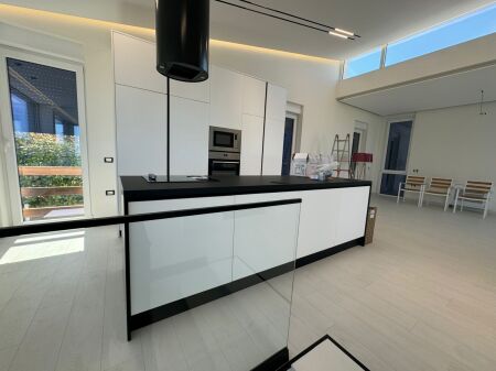 Luxury villa for rent in Long Hill