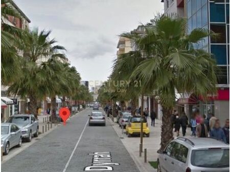 Locale Commerciale In Affitto sul Viale Principale, Durrës - 700€ |86m²