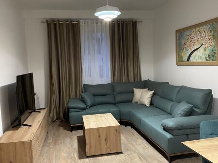 E-88/Laprake for unizkm luxury apartment for rent 60,000 leke