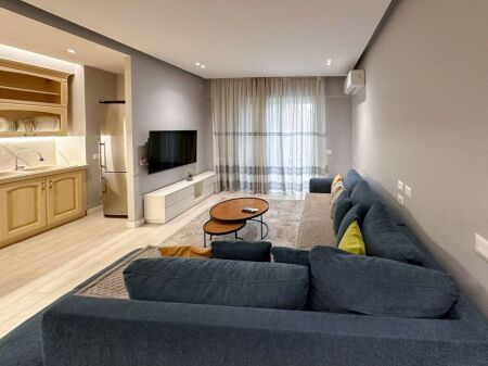 Apartemanet 2+1+2 per shitje , Rruga e Barrikadave