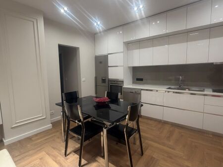 Apartment 2+1 plus parking space at Pazari i Ri