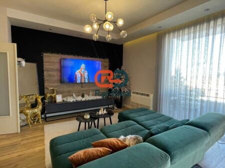 Al Giardino Botanico, Super Appartamento 2+1+2 in Vendita, Con Vista Libera Da Tirana!