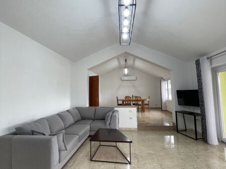 Jepet me qera penthouse me pamje nga liqeni i tiranes tek liqeni i thate