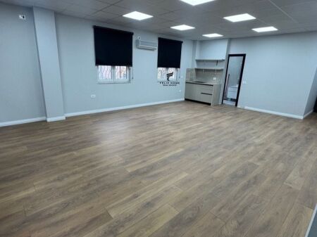 UFFICIO IN AFFITTO 89 M2 CENTRO 950 EURO