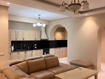 Apartament 1+1 me tek Pallatet Agimi!