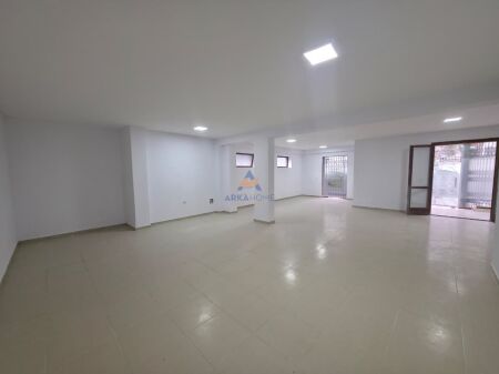 SHITET DHE JEPET ME QERA NJËSI BIZNESI 90 M² "KOPSHTI BOTANIK, XHAMIA " SHITJE 180000 EURO (QERA 900 EURO)
