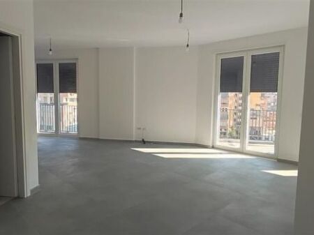 AFFITTASI AMBIENTE COMMERCIALE (UFFICIO) AL 9 PIANI