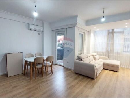 SHITET APARTAMENT 2+1 TEK MATERNITETI I RI, BRRYLI
