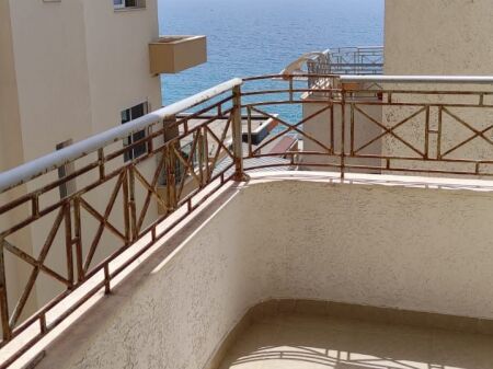 Annual rental of a 1+1 apartment in Saranda, with sea view.