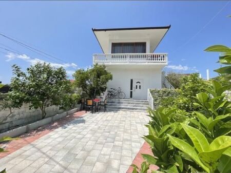 Casa privata su due piani in affitto, situata a circa 500 metri in linea d'aria dal Lungomare.