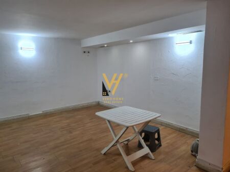 LOCALE COMMERCIALE 50 M2 IN AFFITTO A BLLOK, LSI 40.000 LEKE