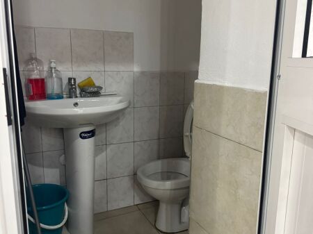 Locale Commerciale in vendita vicino alla Caserma dei Vigili del Fuoco, Durazzo 185.000€