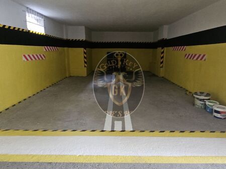  GARAGE FOR SALE IN NEIGHBORHOOD 4  WORK VEHICLES ACCEPTED SUCH AS: CITROEN, CADDY, FIAT ETC.. + DIFFERENCE IN LEK