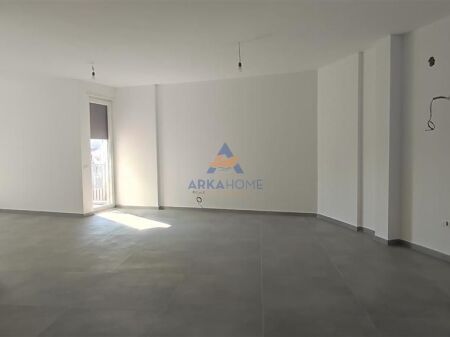 LOCALE COMMERCIALE IN AFFITTO 220M2 "VIA ALI BEGEJA, DIETRO IL PRIMO PALAZZO DI 9 PIANI" 2500 EURO