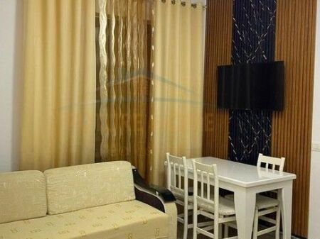 Qera Okazion, Apartament 1+1 i mobiluar ne Kombinat