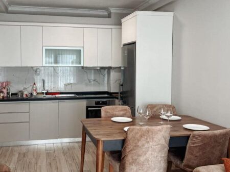 Jepet me Qera Apartament 1+1 ne 5 Maj,pas Concordit