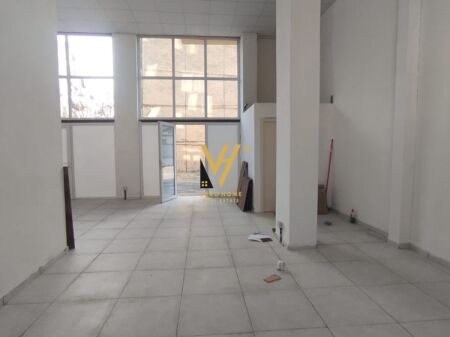SI AFFITTA AMBIENTE 75 M2 PRESSO OXHAKU 1.500 EURO