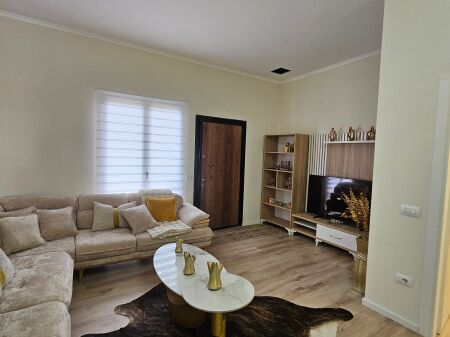 Appartamento 2+2 in Vendita in Via Fresku, Tirana | 110 m² | Arredato