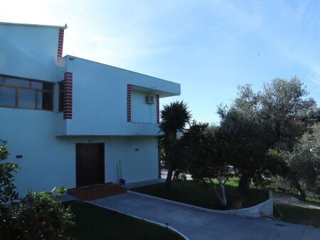 villa su due piani in vendita a Vlora
