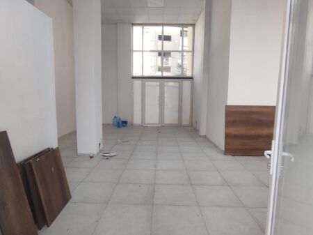 NEGOZIO IN AFFITTO 74 M2 CAMINO 1500 EURO
