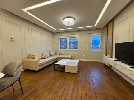 VENDESI APPARTAMENTO 3+1+2  LAGO ASCIUTTO FZ 355.000 € Sup. Totale  145m2  Sup. interna  124m2