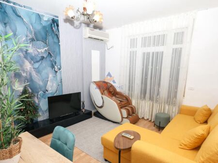 JEPET APARTAMENT ME QERA 2+1 "KOPSHTI BOTANIK " 800 EURO