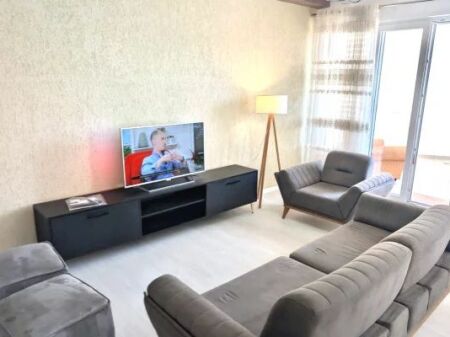 In affitto: 2+1 +1 Posto auto Ex campo di aviazione (River Residence - Vicino ai vicoli) - 65.000 Lek - Palazzo anno 2025 - 100m² - Residenza moderna e sicura