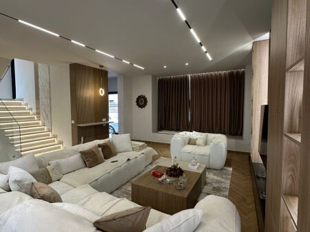  Modern villa for rent at Vila Roses, Farke