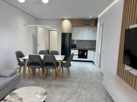 Apartament 1+1, te petville liqeni i thate, 900 euro me parkim