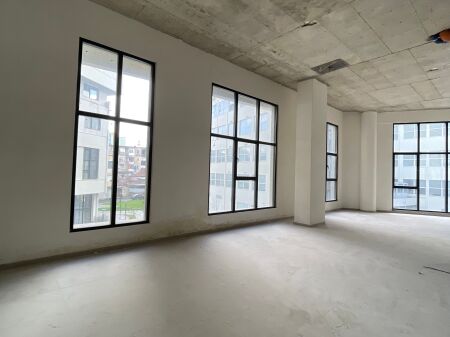 Locale commerciale open space in affitto a Spring Residence Vasil Shanto