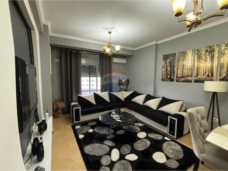  APARTAMENT 2+1 ME QIRA – PRANË BASHKISË, VLORË