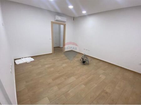 Shitet Apartament 3+1+2 + Post Parkimi  | Rruga Dritan Hoxha