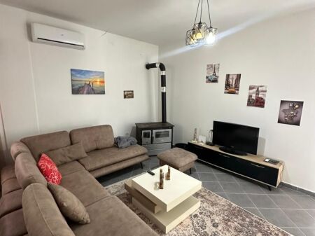 VENDESI PRIVATO IN VENDITA CON PISCINA + TERRENO, SHENVLASH, DURRES.