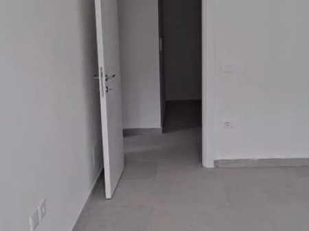 UFFICIO IN AFFITTO 95 M2 LAGO ASCIUTTO 60.000 LEKE