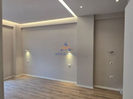 APARTMENT FOR RENT FOR OFFICE 92M2 "COMMUNE OF PARIS, VIKTOR EFTIMIU STREET" 900 EURO