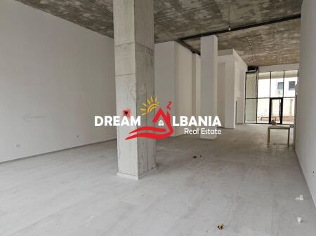 Locale unità commerciale/negozio in affitto in via Barrikadave (ID 42711153)