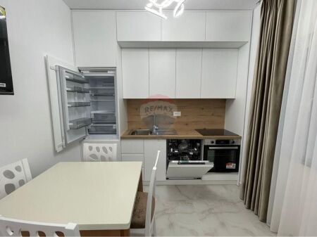 Appartamento 1+1 in affitto nella zona della Comune di Parigi, via Robert Shvarc